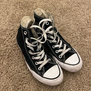 HIGH TOP CONVERSE - CHUCK TAYLOR ALL STAR - WOMEN’S SIZE 7 / MEN’S SIZE 5